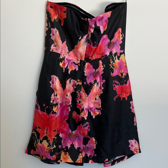 See By Chloe Strapless‎ Black and Pink Floral Dress, size 6 - Picture 3 of 3